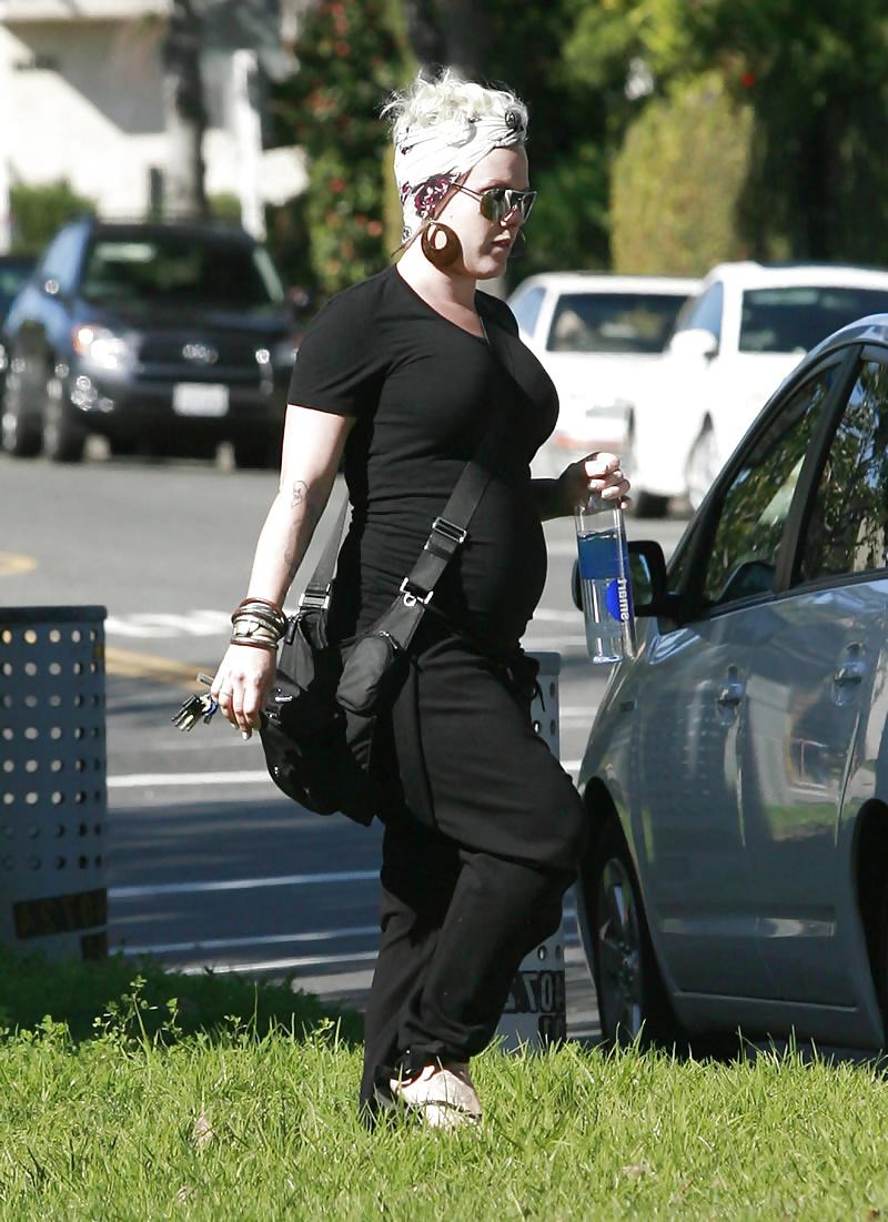 25P Pregnant celebs
