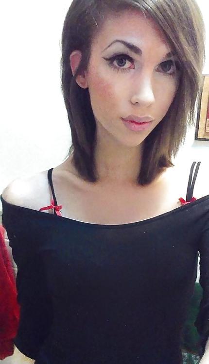 25P These fembois are such pretty gurls and kissable 