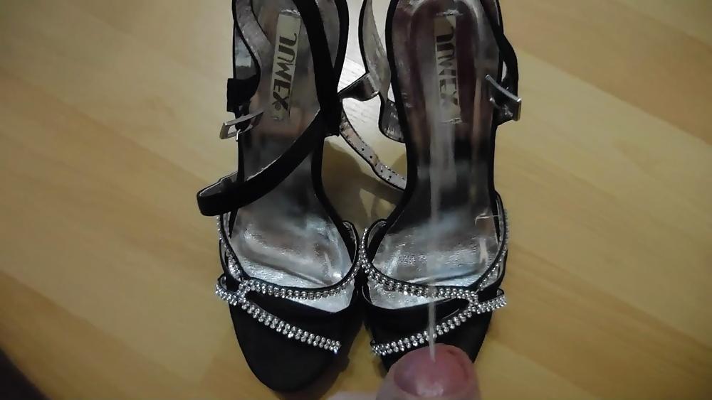 17P Cum on black High Heels