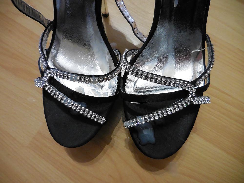 17P Cum on black High Heels