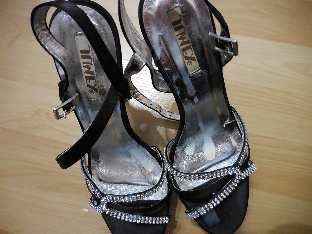 17P Cum on black High Heels