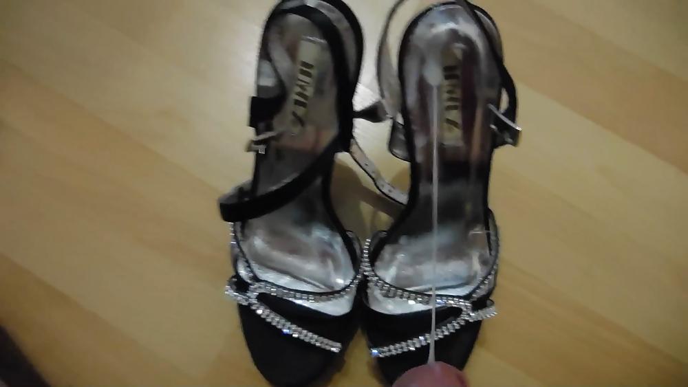 17P Cum on black High Heels