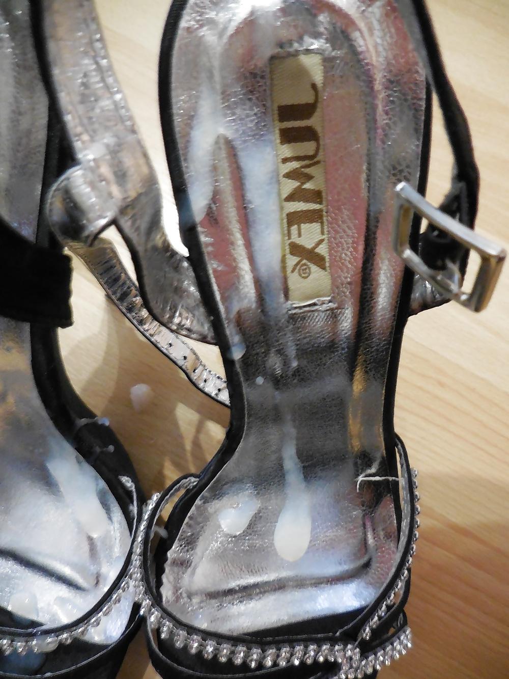17P Cum on black High Heels