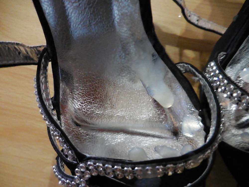 17P Cum on black High Heels