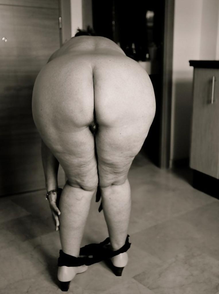 21P Mature Cunt and Ass