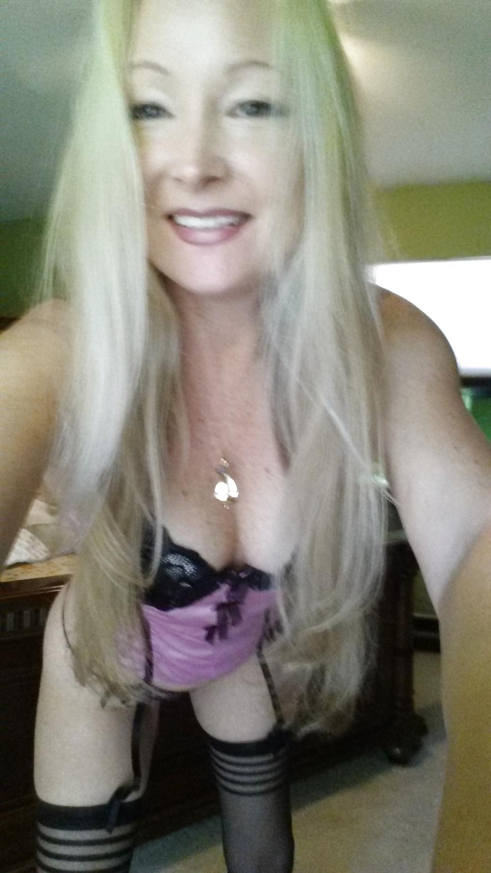 16P Wife Tease Posing
