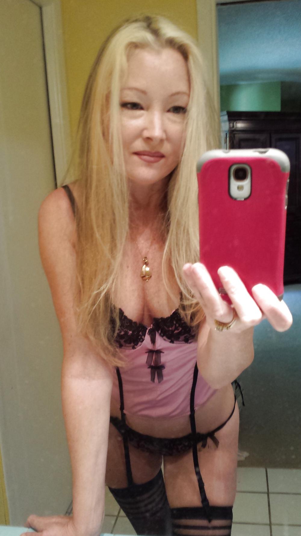 16P Wife Tease Posing