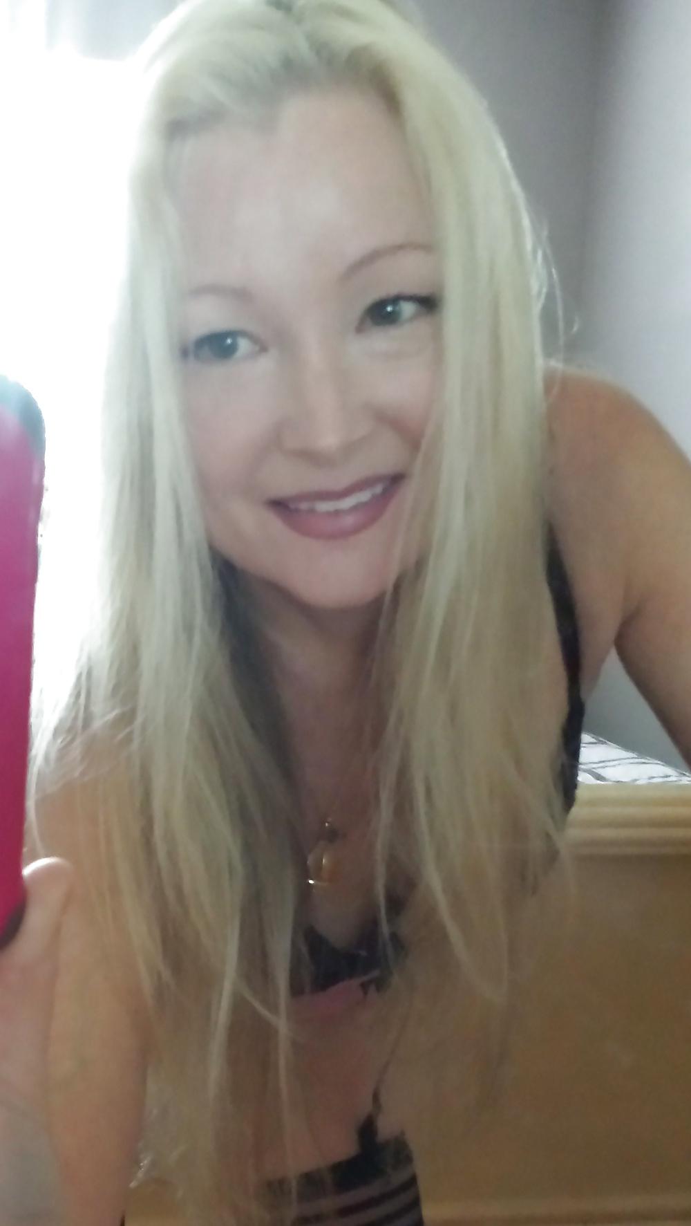16P Wife Tease Posing