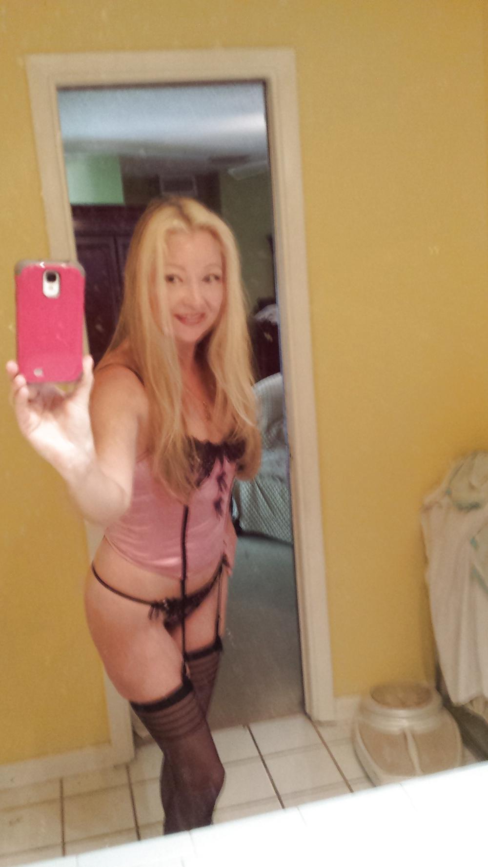 16P Wife Tease Posing
