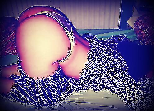 25P If Your Mom, Sis, Aunt & You  got thick asses like this.