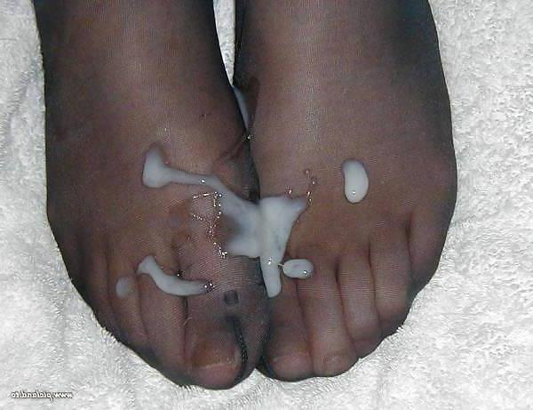 4P Cum on nylons