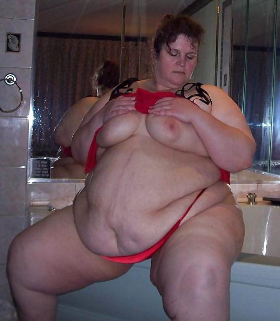 9P More big women in bath