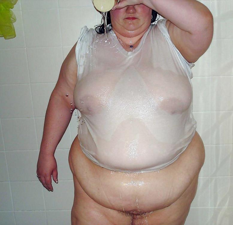 9P More big women in bath