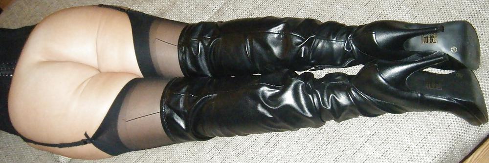 10P Shaved Cunt in Black Stockings and Overkneeboots