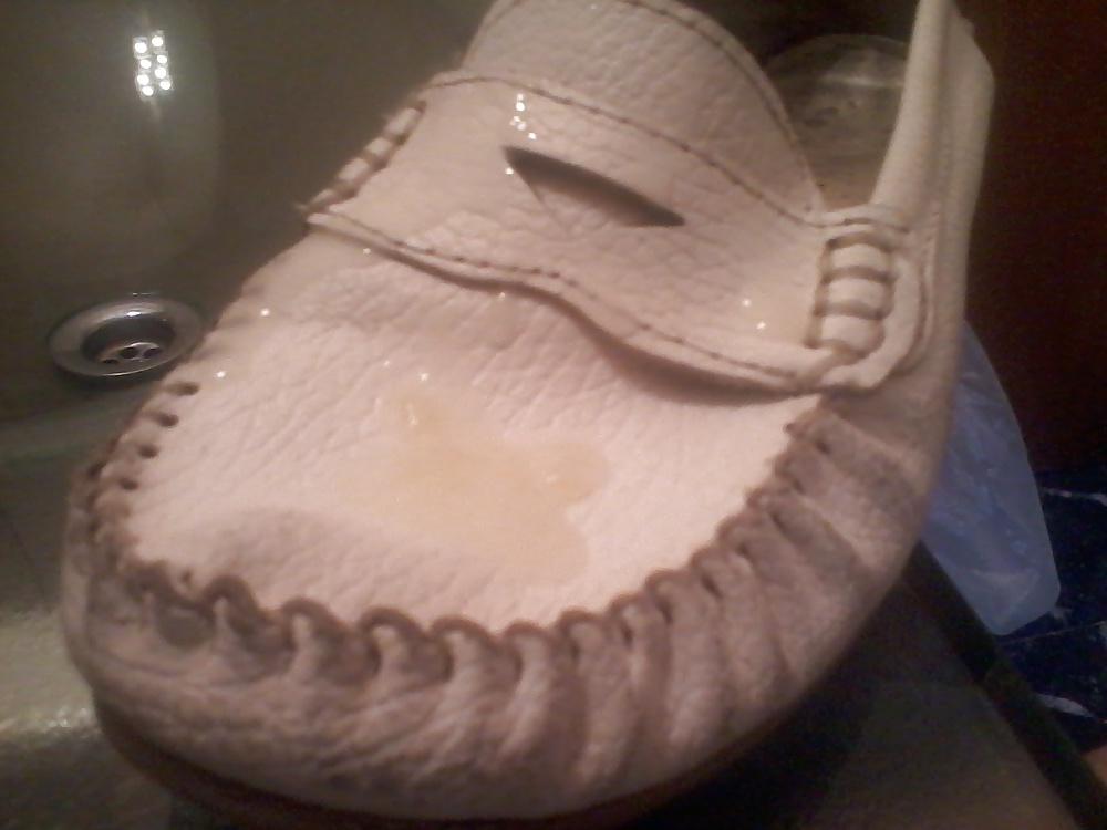 25P Shoejob - Cum on friends pumps