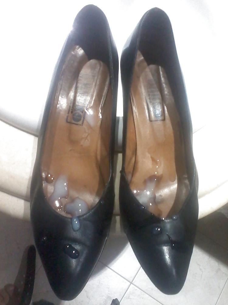 25P Shoejob - Cum on friends pumps