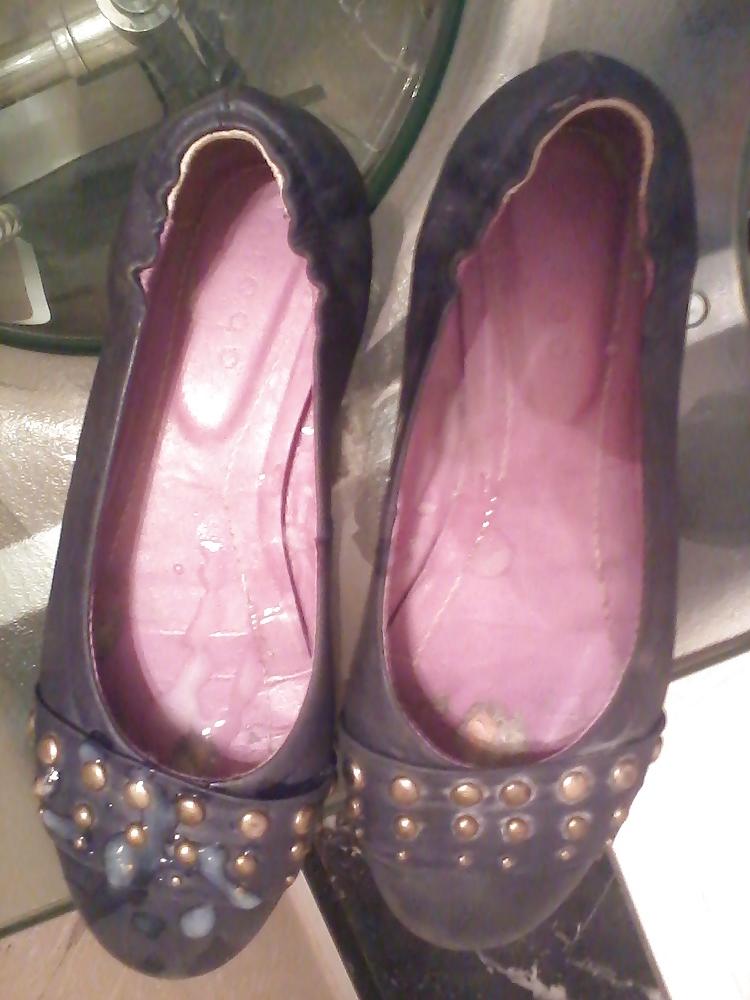 25P Shoejob - Cum on friends pumps