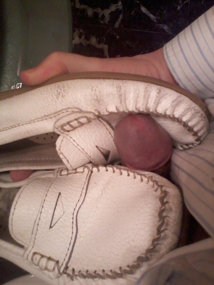 25P Shoejob - Cum on friends pumps
