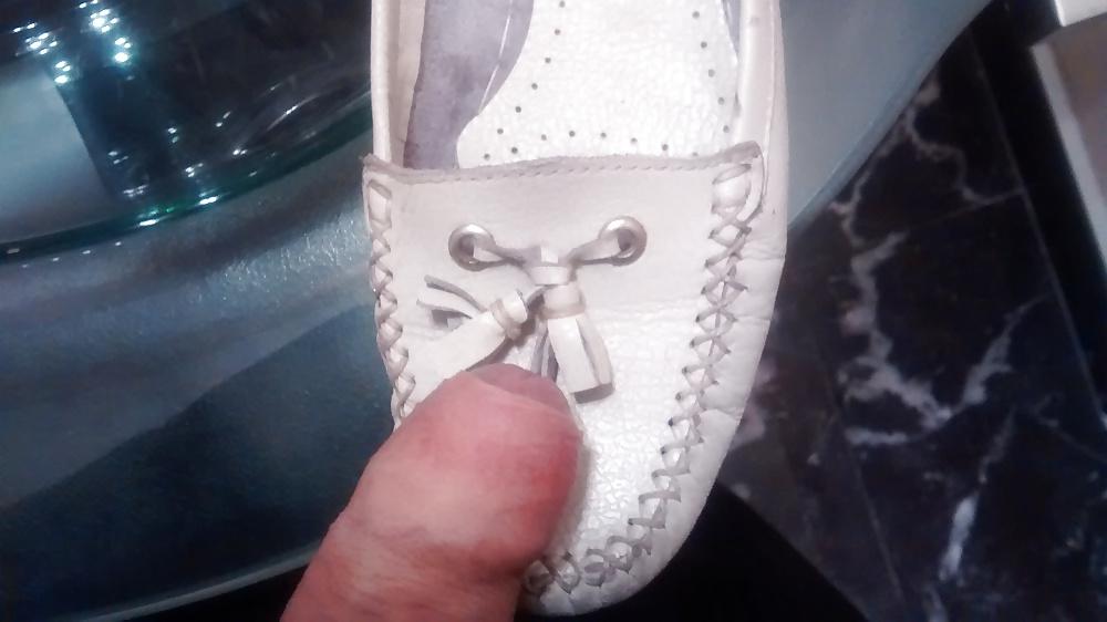25P Shoejob - Cum on friends pumps