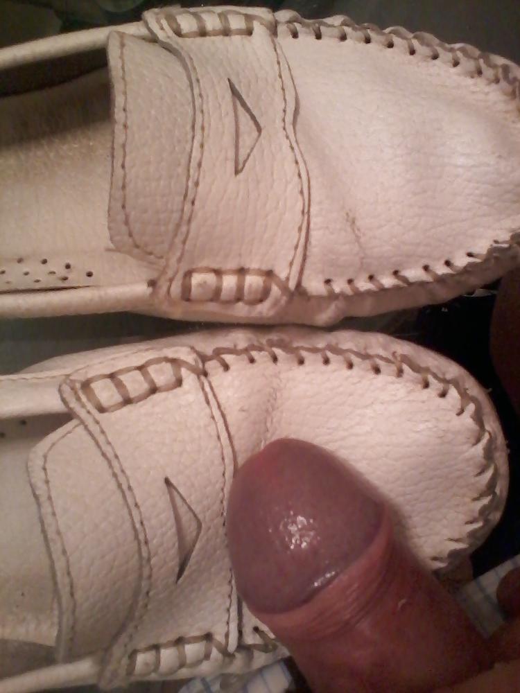 25P Shoejob - Cum on friends pumps