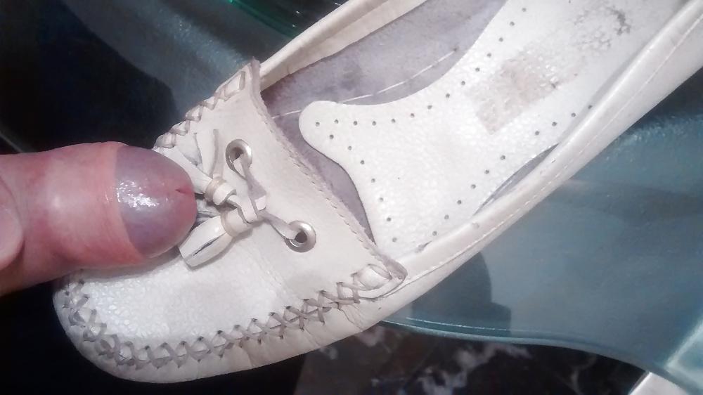 25P Shoejob - Cum on friends pumps