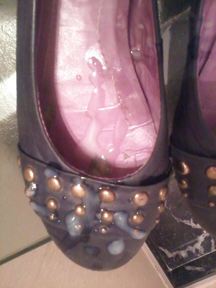 25P Shoejob - Cum on friends pumps