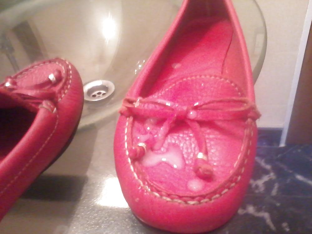 25P Shoejob - Cum on friends pumps
