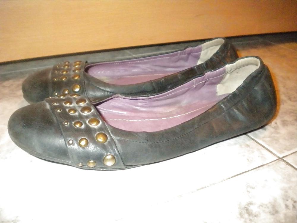 25P Shoejob - Cum on friends pumps