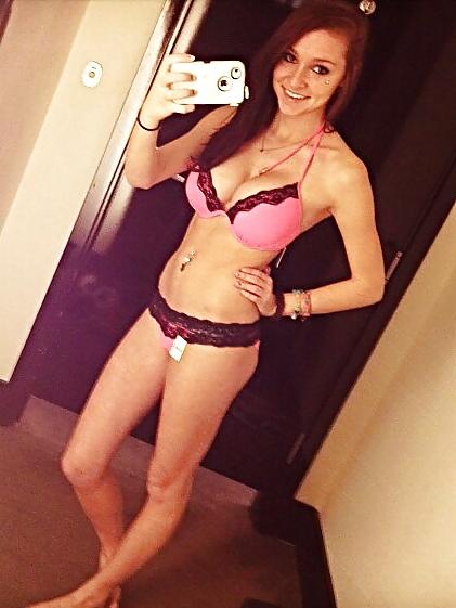 25P Changing room hot pic