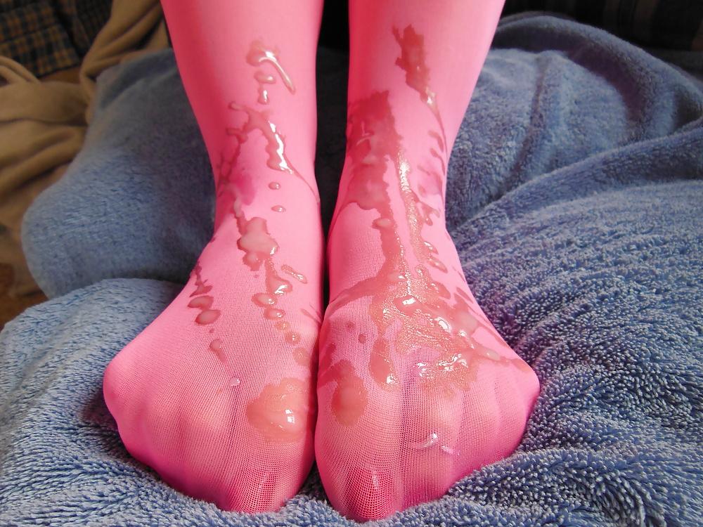 25P Cum on pink stocking feet