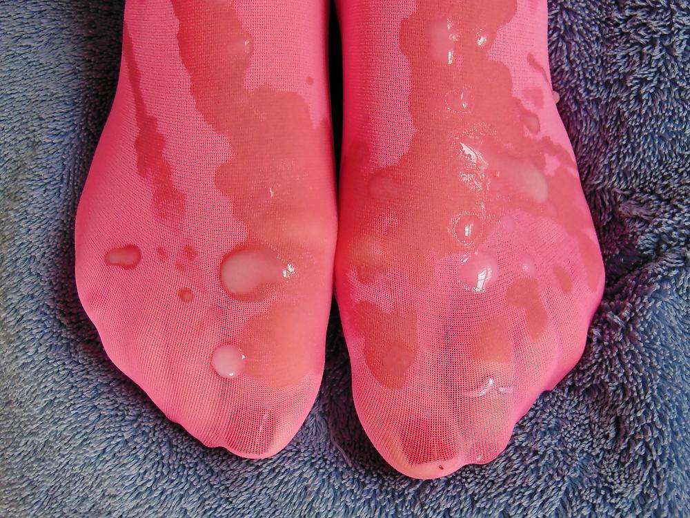25P Cum on pink stocking feet