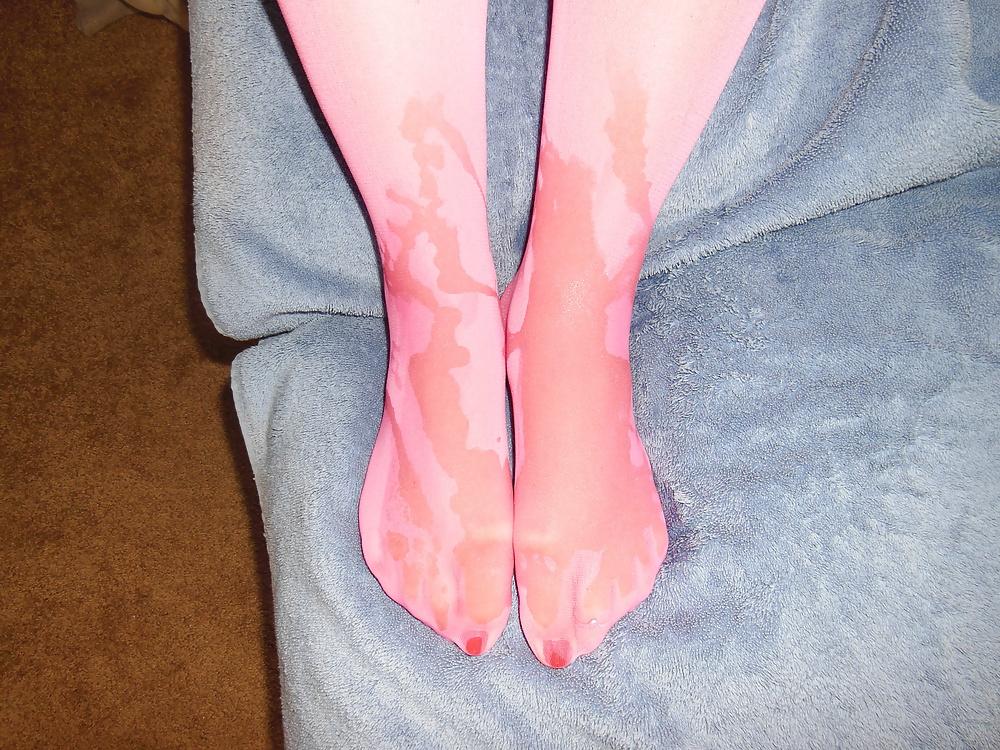 25P Cum on pink stocking feet