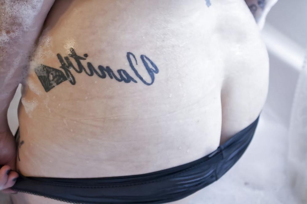 25P Gorgeous BBW! Short Purple Hair & Tats - Bath Time