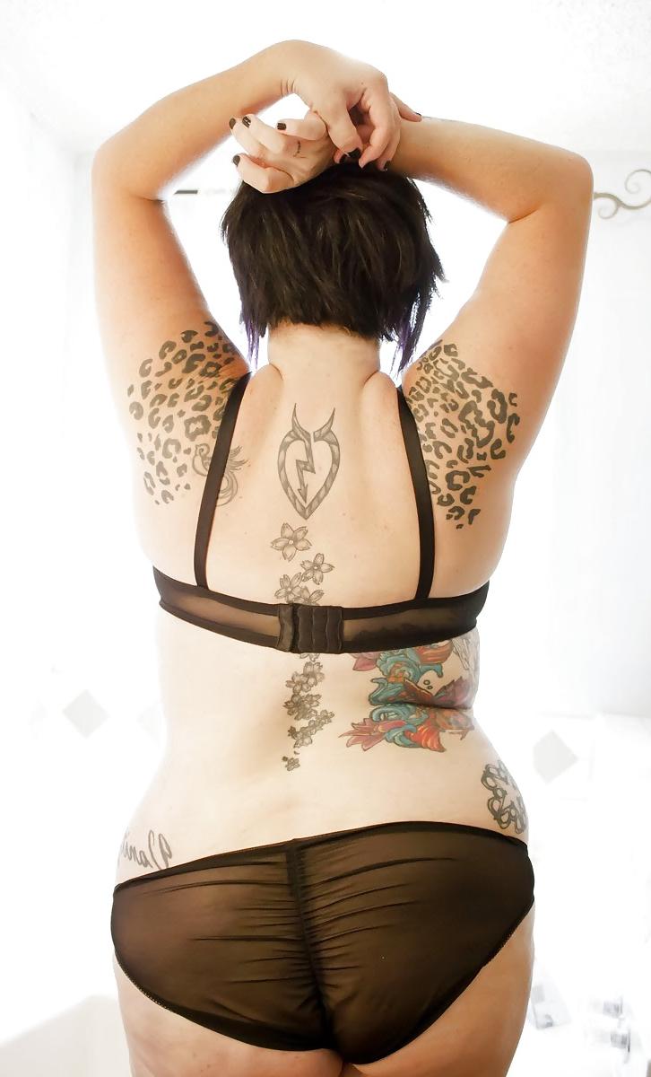 25P Gorgeous BBW! Short Purple Hair & Tats - Bath Time