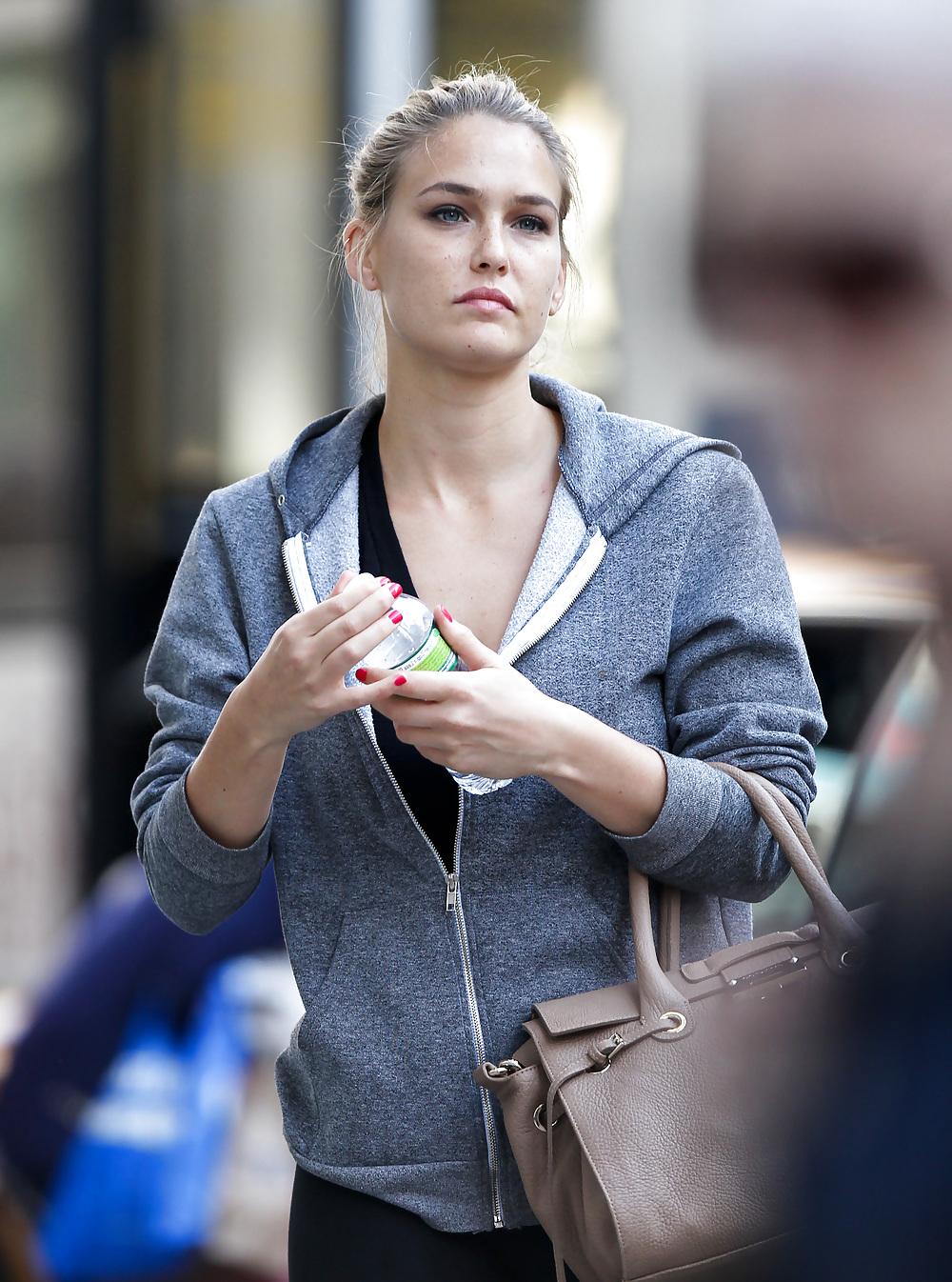 9P Bar Refaeli Shopping in NY