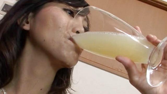 15P Fuer einen blassen Teint, brav Sperma trinken!