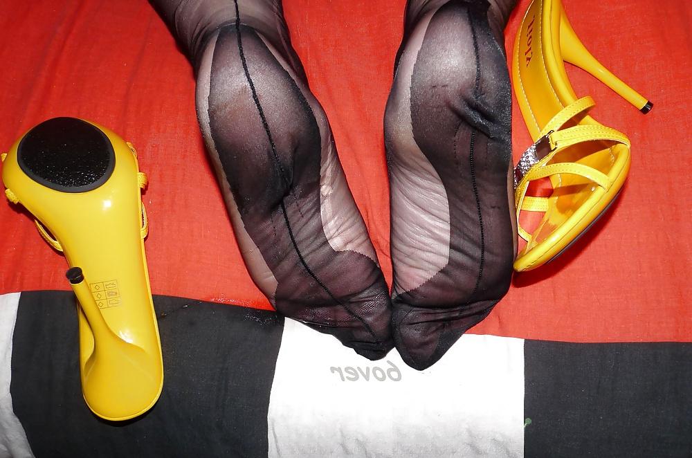 11P Cum on Feet