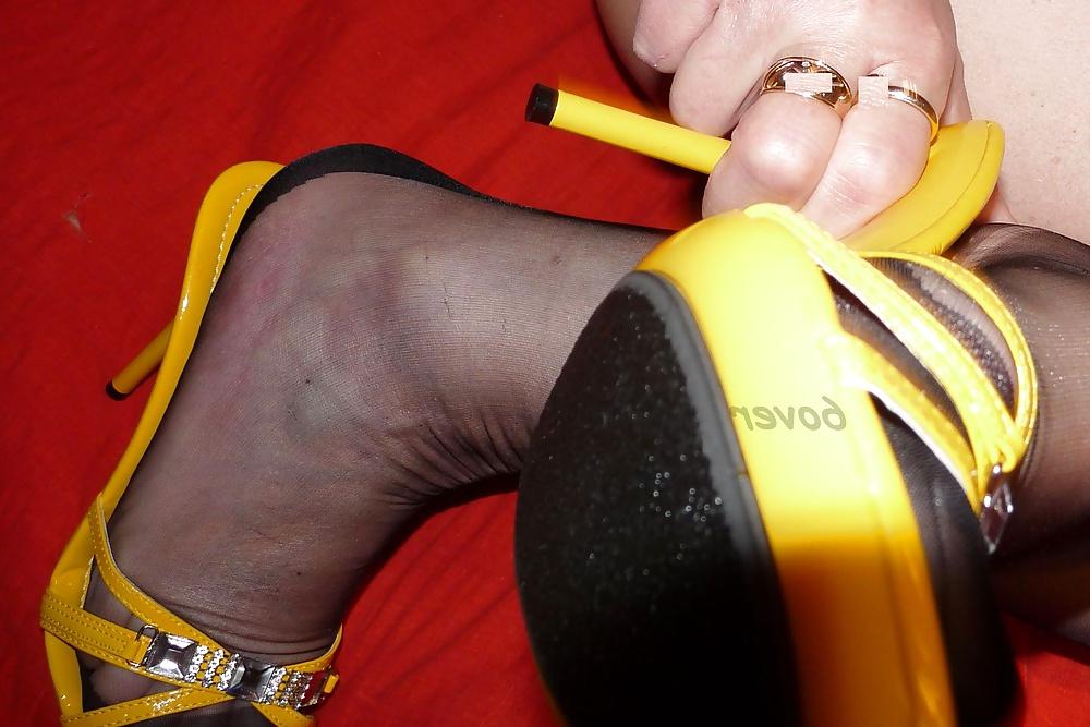 11P Cum on Feet