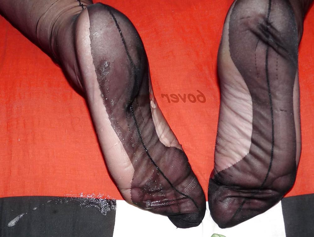 11P Cum on Feet