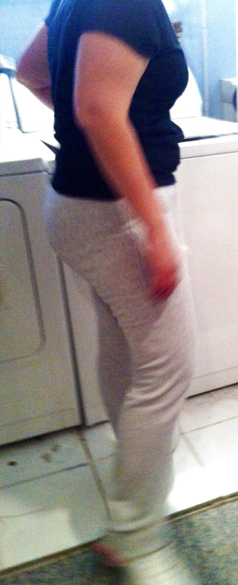 25P Day! Thick brunette with ass and beautiful eyes!