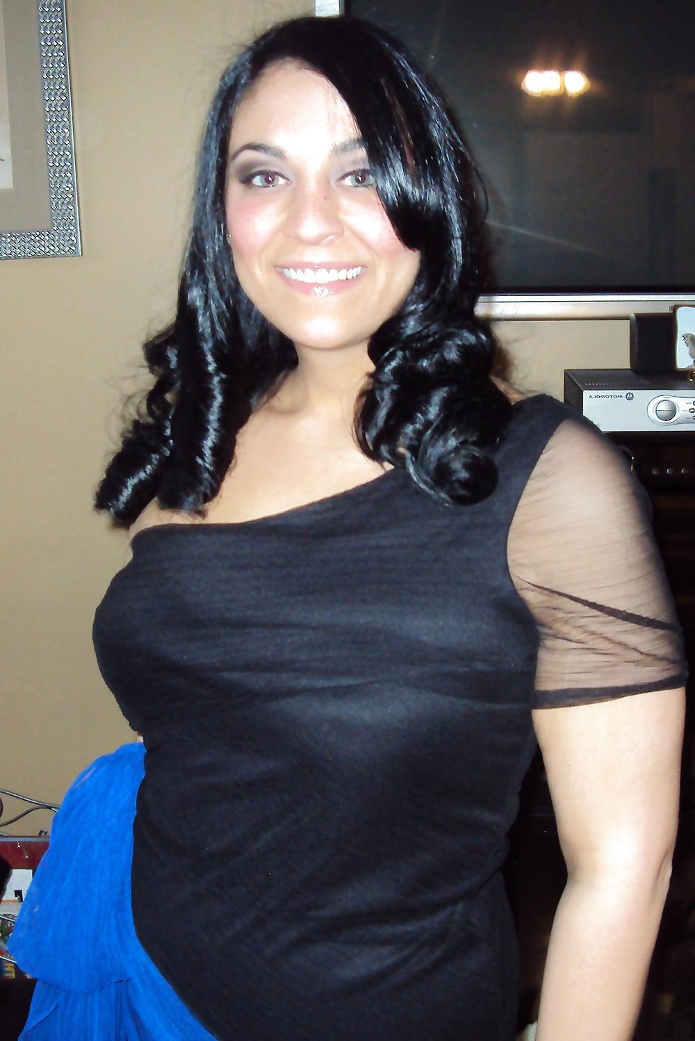 25P Day! Thick brunette with ass and beautiful eyes!