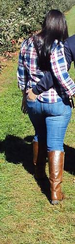 25P Day! Thick brunette with ass and beautiful eyes!