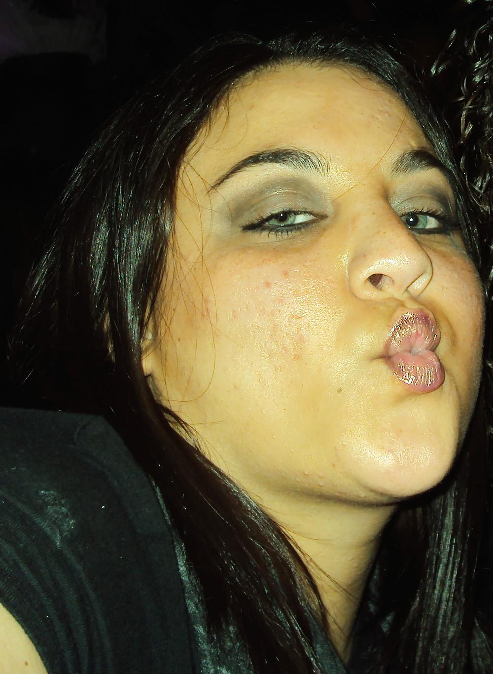25P Day! Thick brunette with ass and beautiful eyes!