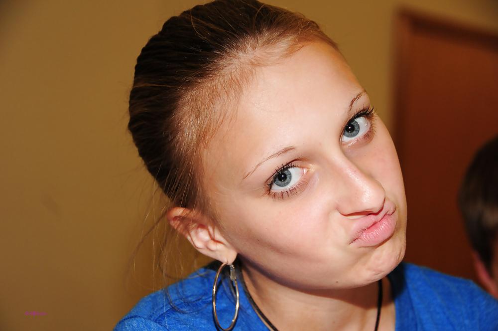 25P Please Cum on her Face