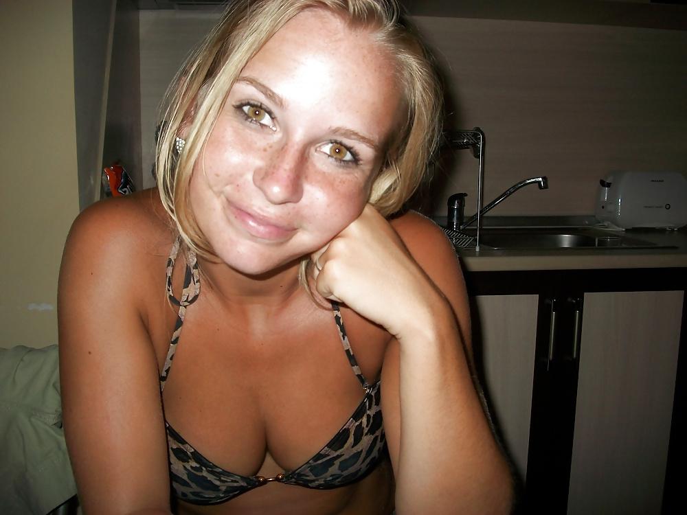 25P Please Cum on her Face