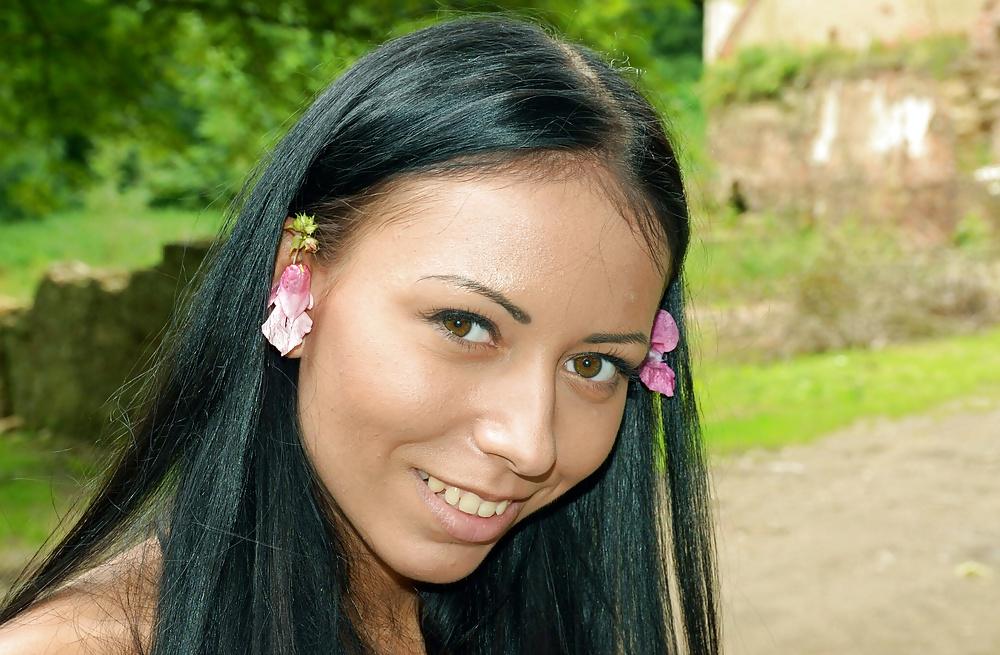 25P Please Cum on her Face