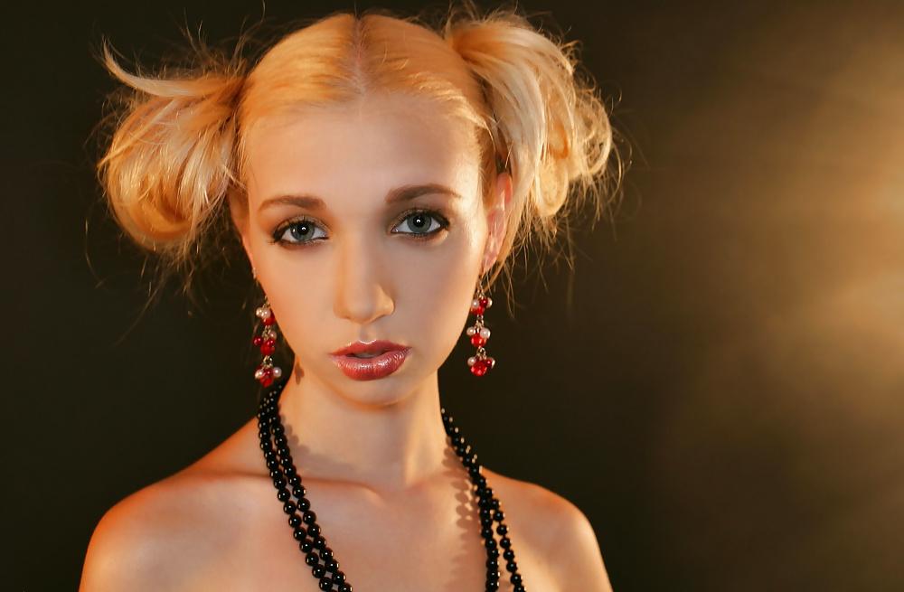 25P Please Cum on her Face