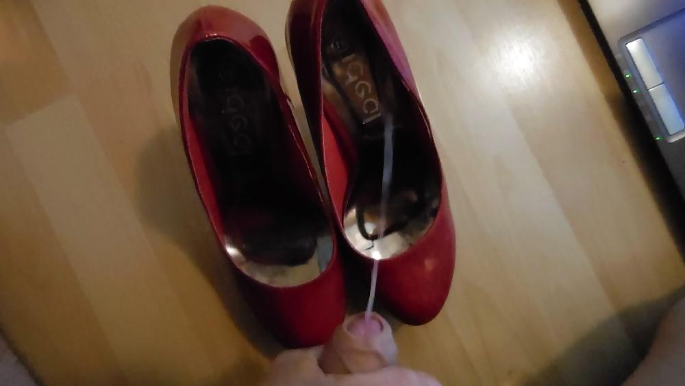 9P Cum on red High Heels