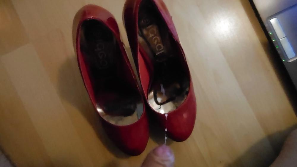 9P Cum on red High Heels