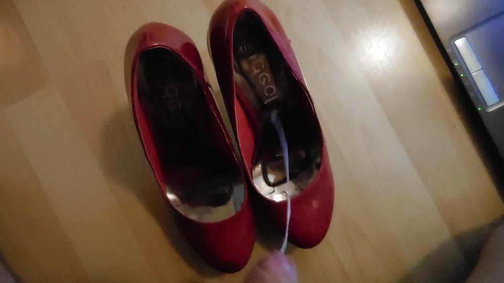 9P Cum on red High Heels